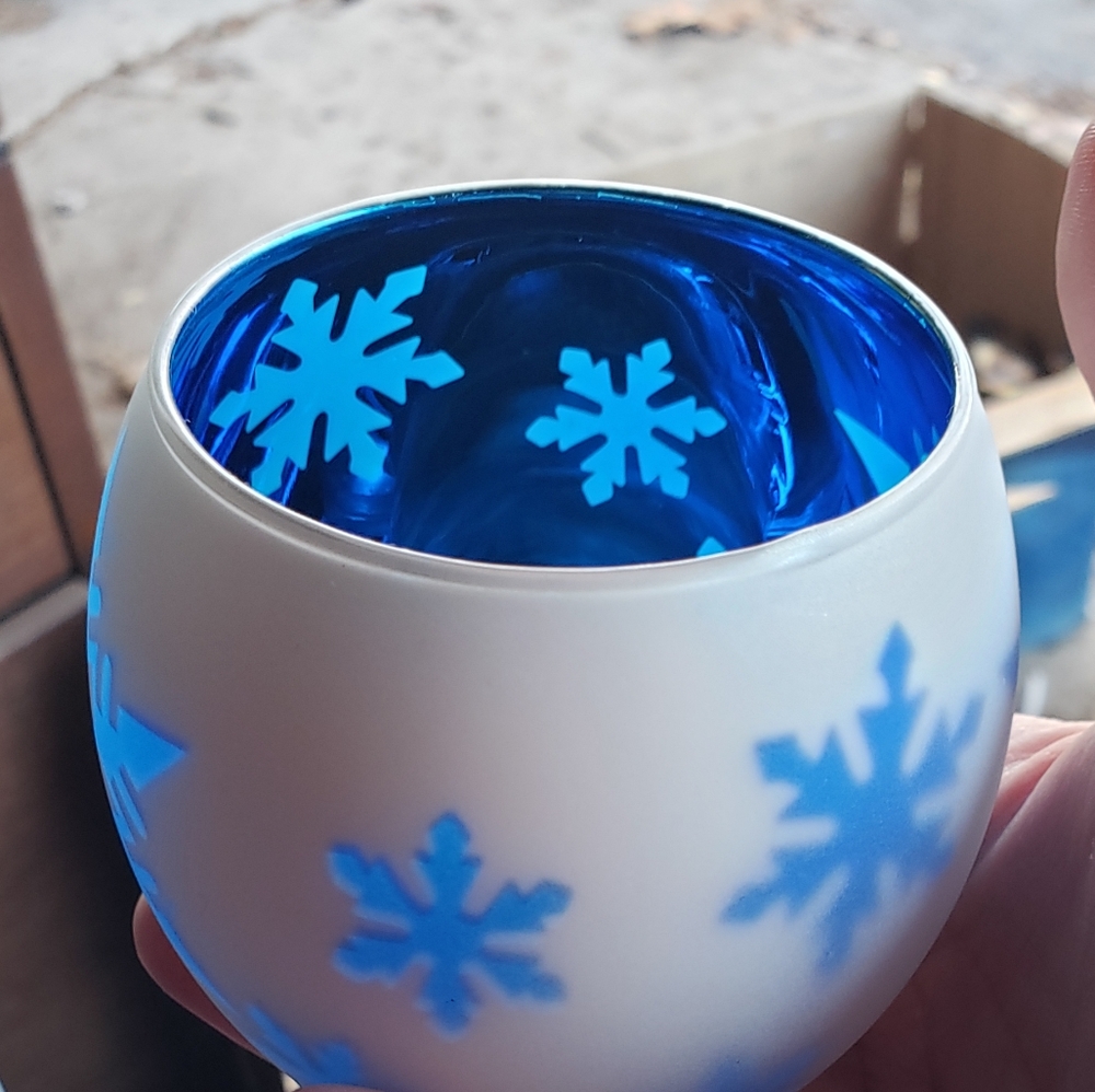Partylite tealight holder snowflake pattern
